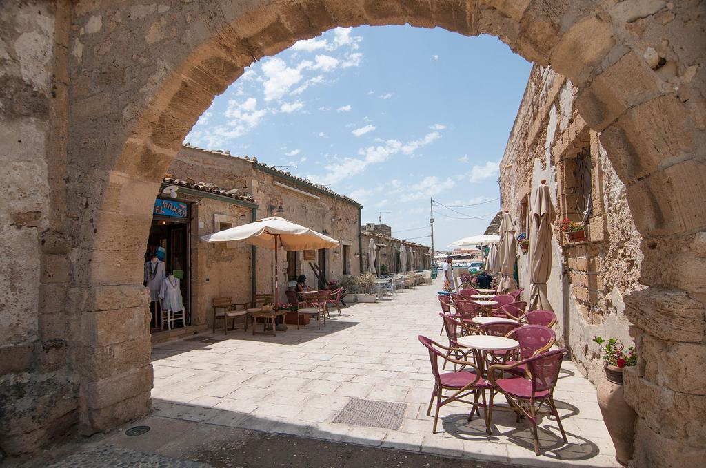 דירות מרצאממי Un Affaccio Sul Borgo חדר תמונה